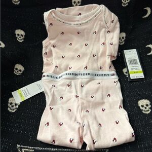 NWT Tommy Hilfiger Set
